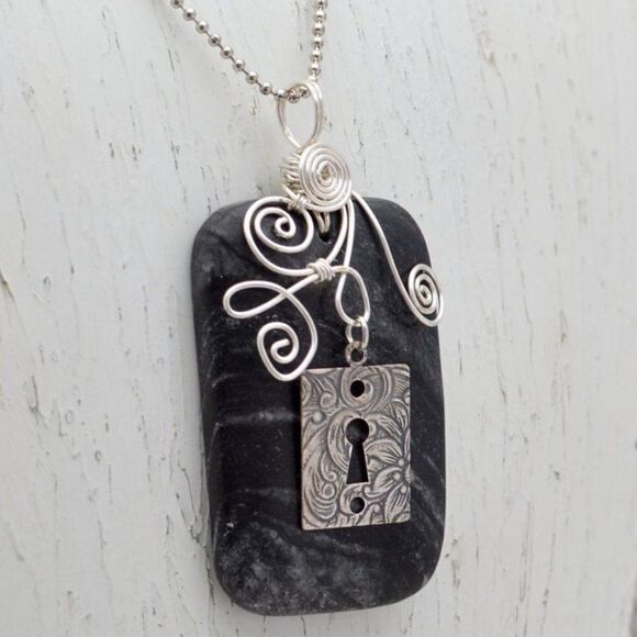 Black and Grey Marble Pendant Necklace with Vintag - Picture 1 of 4